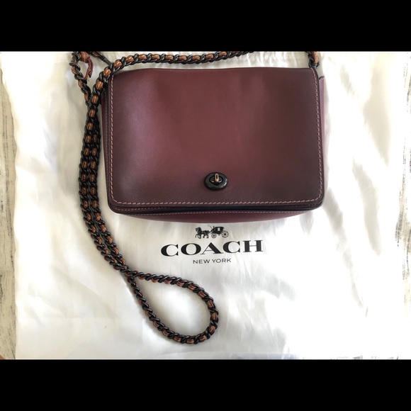 coach dinky 24